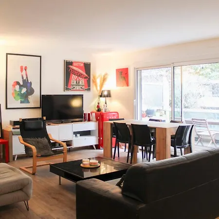 Spacious With Terrace Near The Marais Parigi