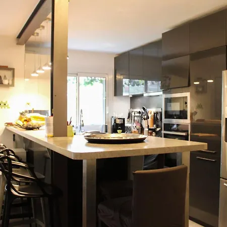 Spacious With Terrace Near The Marais Appartamento Parigi